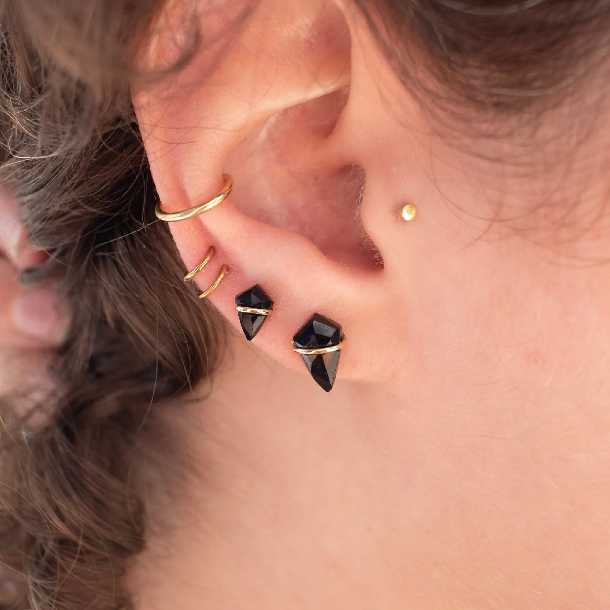 18K Kite Stud Earrings in Onyx