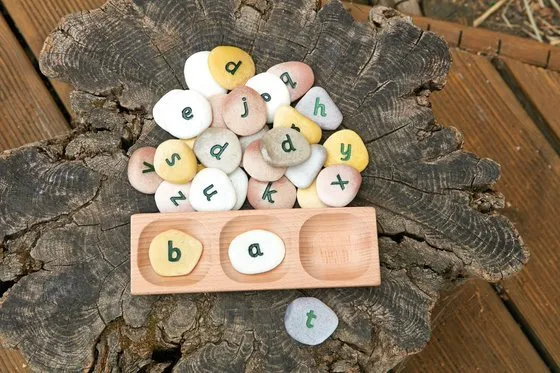 3-Pebble Word-Building Tray