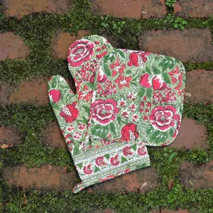 Autumn Orchard Oven Mitt Set