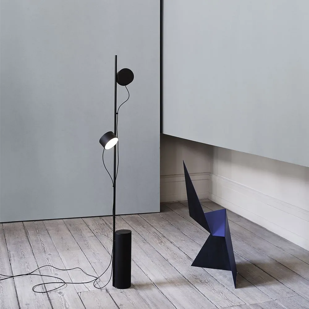 Post floor lamp